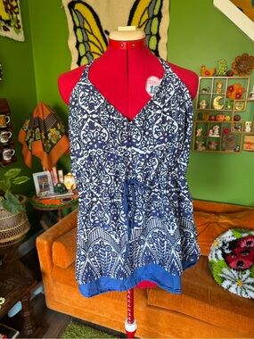 Vintage Y2K plus size MXM Women’s Blue and White Printed Halter Top